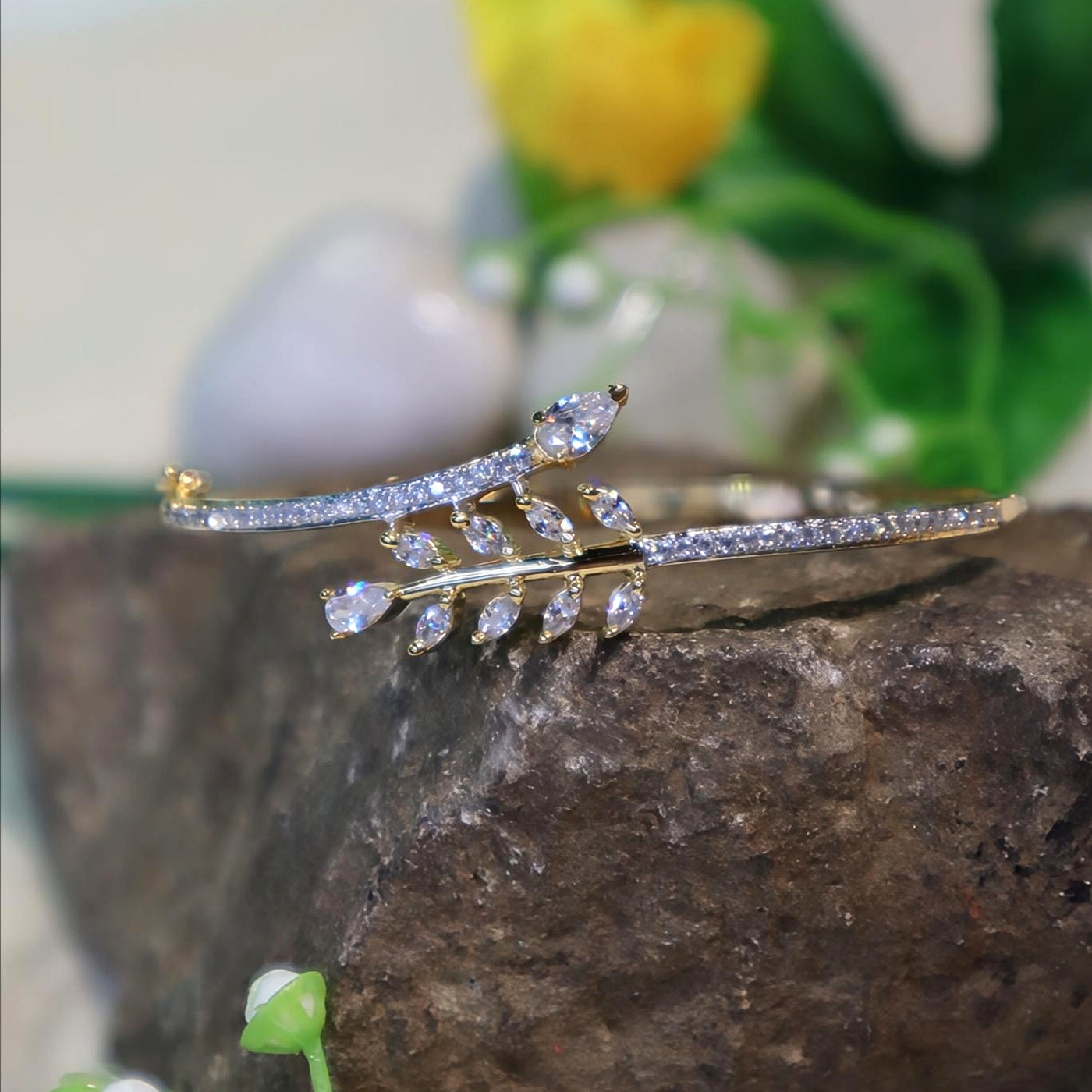 Golden Arrow Leaf Bracelet - SIA450980