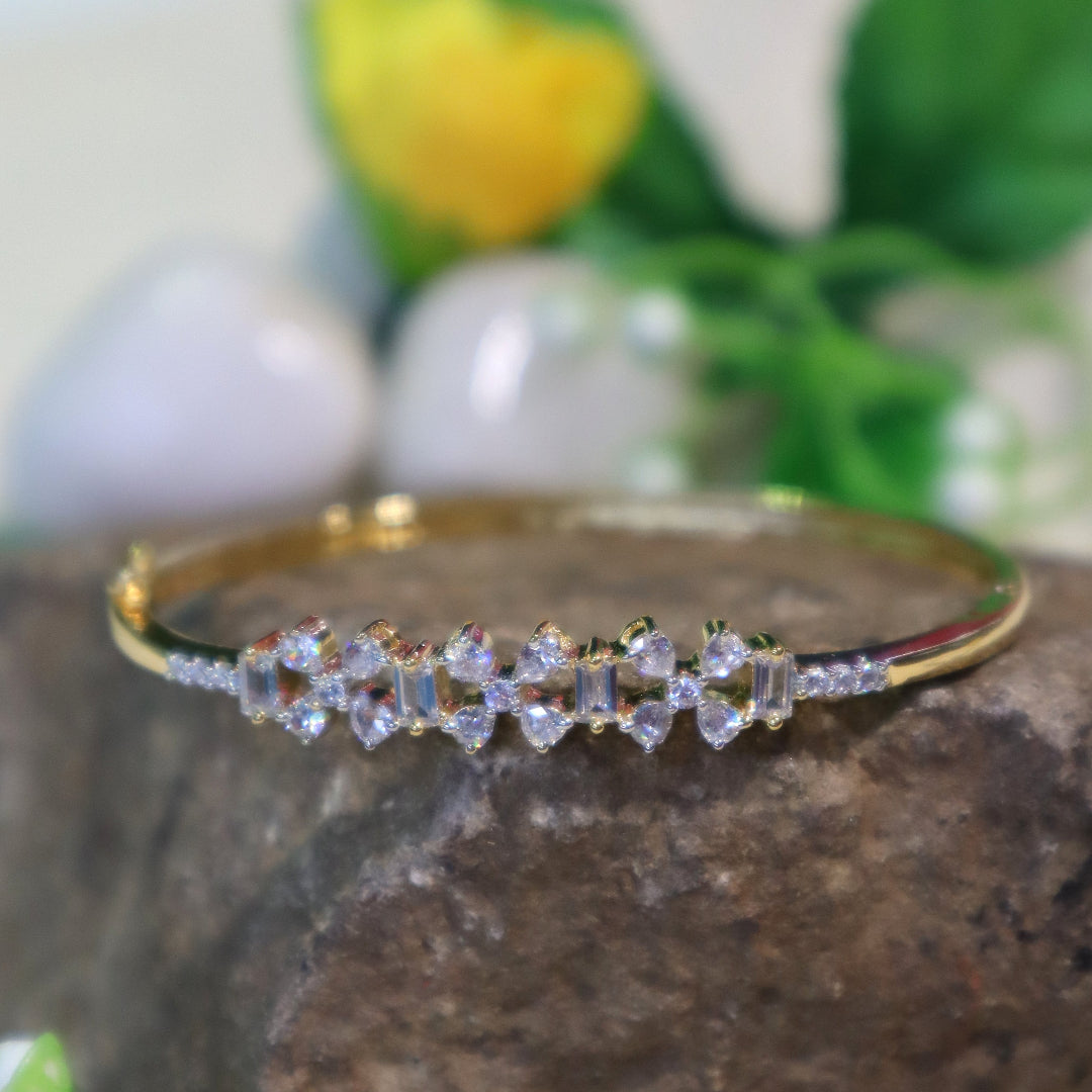 Radiant Multi-Cut Diamond & Yellow Gold Bracelet - SIA450940