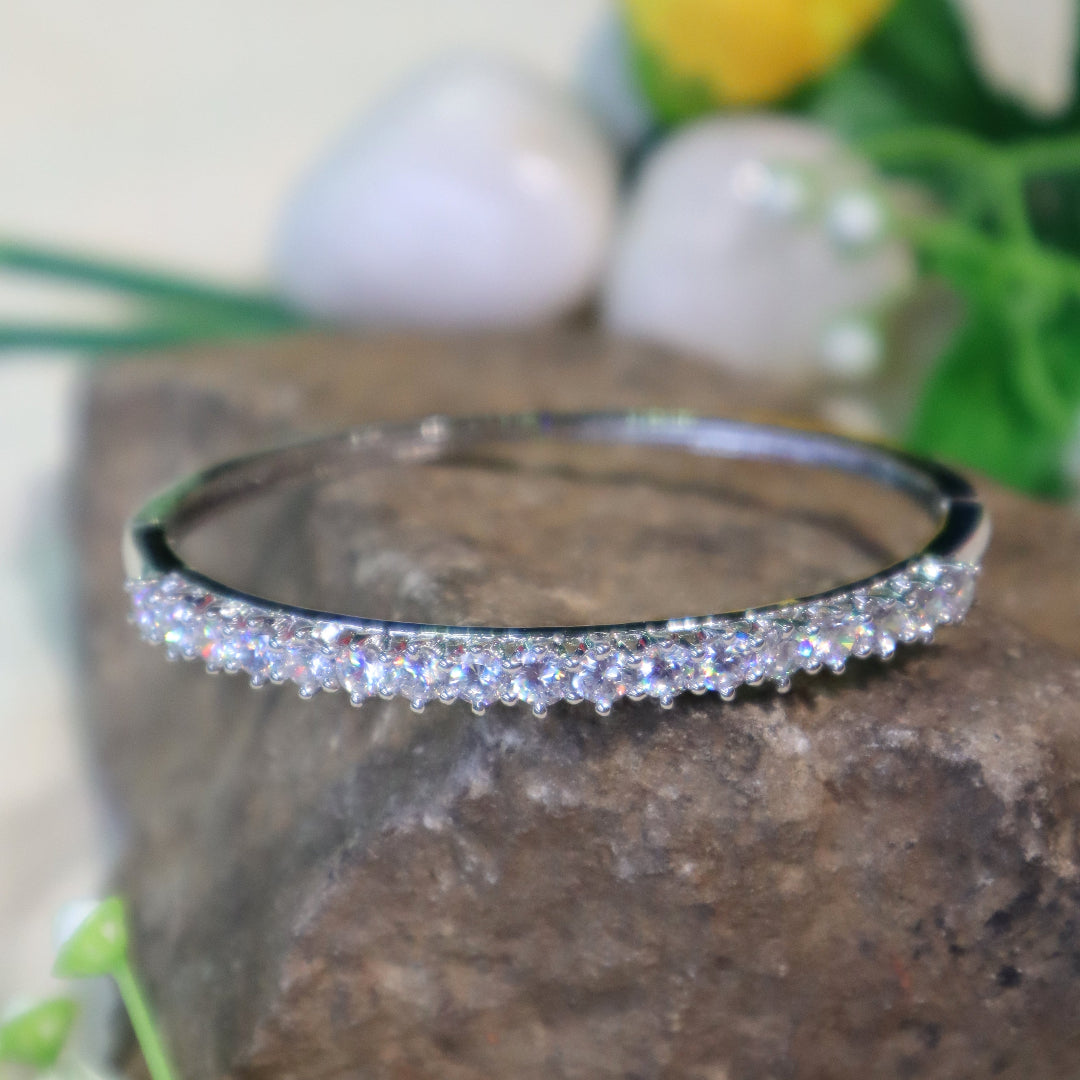 Timeless Pavé-Set Diamond & White Gold Bracelet - SIA450965