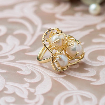 Elegant freshwater pearl ring, with abstract gold and cubic zirconia border. - TMV_RG8