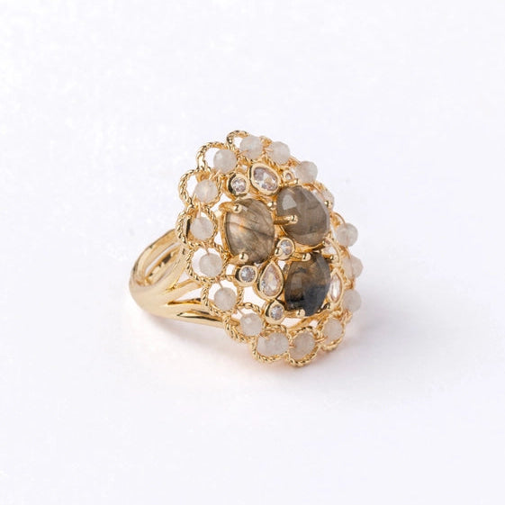 Elegant moonstone and labradorite ring, a harmonious blend of beauty. - TMV_RG3
