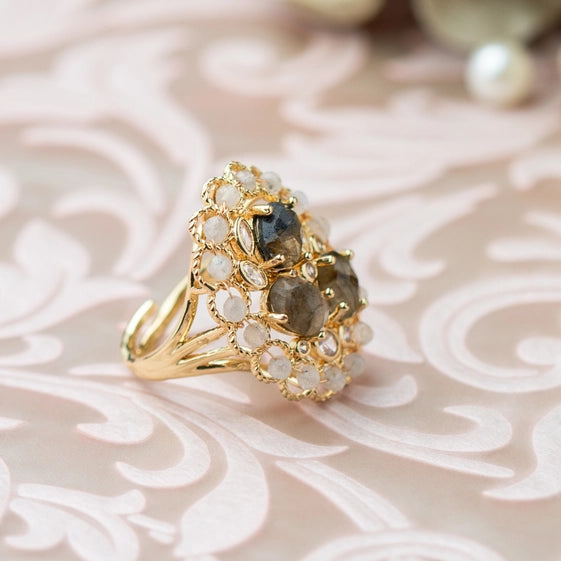 Elegant moonstone and labradorite ring, a harmonious blend of beauty. - TMV_RG3