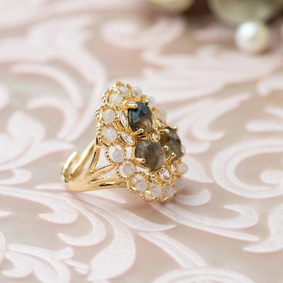 Elegant moonstone and labradorite ring, a harmonious blend of beauty. - TMV_RG3