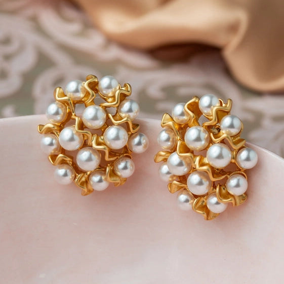 Pearl Tops Set Between Beautiful Gold Ribbons. - TMV_ER9