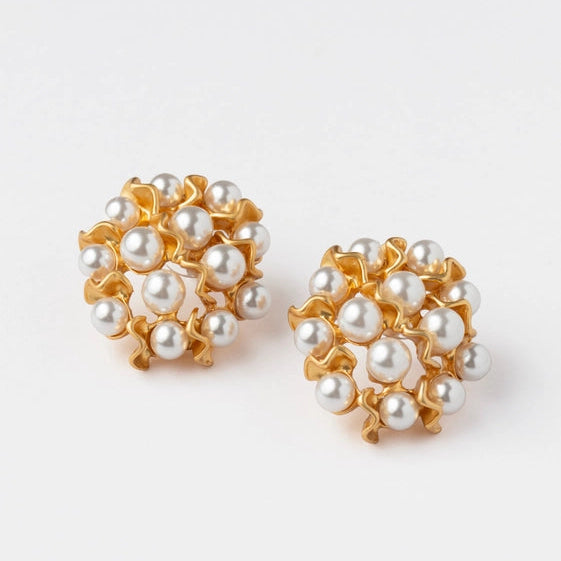 Pearl Tops Set Between Beautiful Gold Ribbons. - TMV_ER9