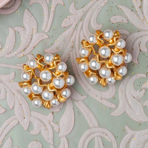 Pearl Tops Set Between Beautiful Gold Ribbons. - TMV_ER9