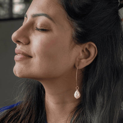 Thin Gold Wire Earrings with Delicate Pearl Drops. - TMV_ER21