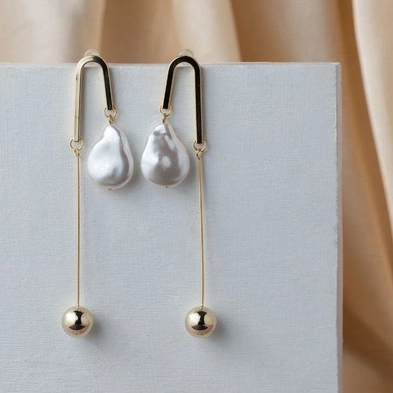 Inverted U-Shaped Earrings with Pearls and Gold Balls. - TMV_ER14