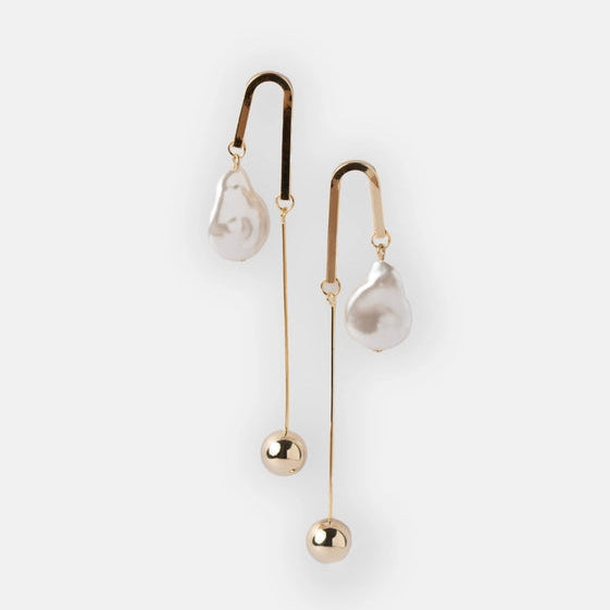 Inverted U-Shaped Earrings with Pearls and Gold Balls. - TMV_ER14