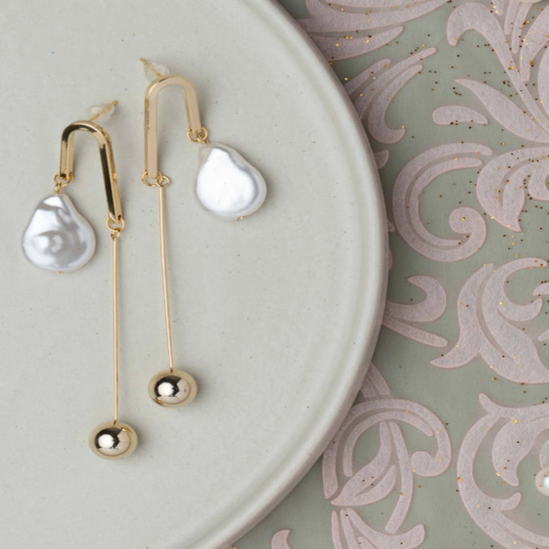 Inverted U-Shaped Earrings with Pearls and Gold Balls. - TMV_ER14