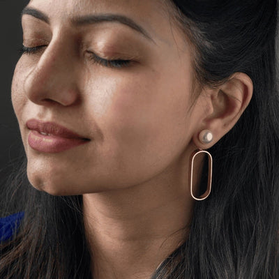 Oval Gold Ring Earrings with Hanging White Pearl. - TMV_ER19