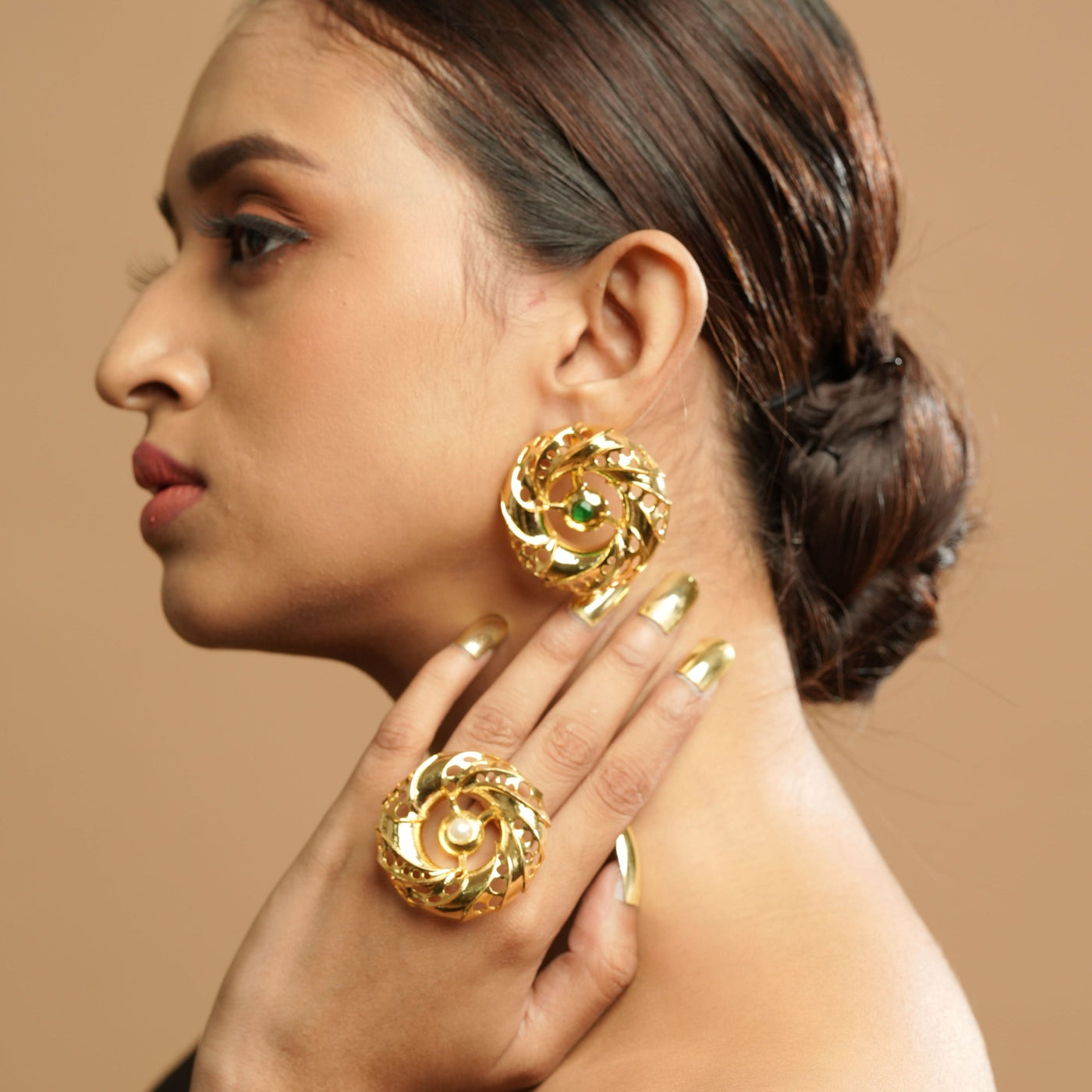 Golden Flower Stud Earring - AVE62