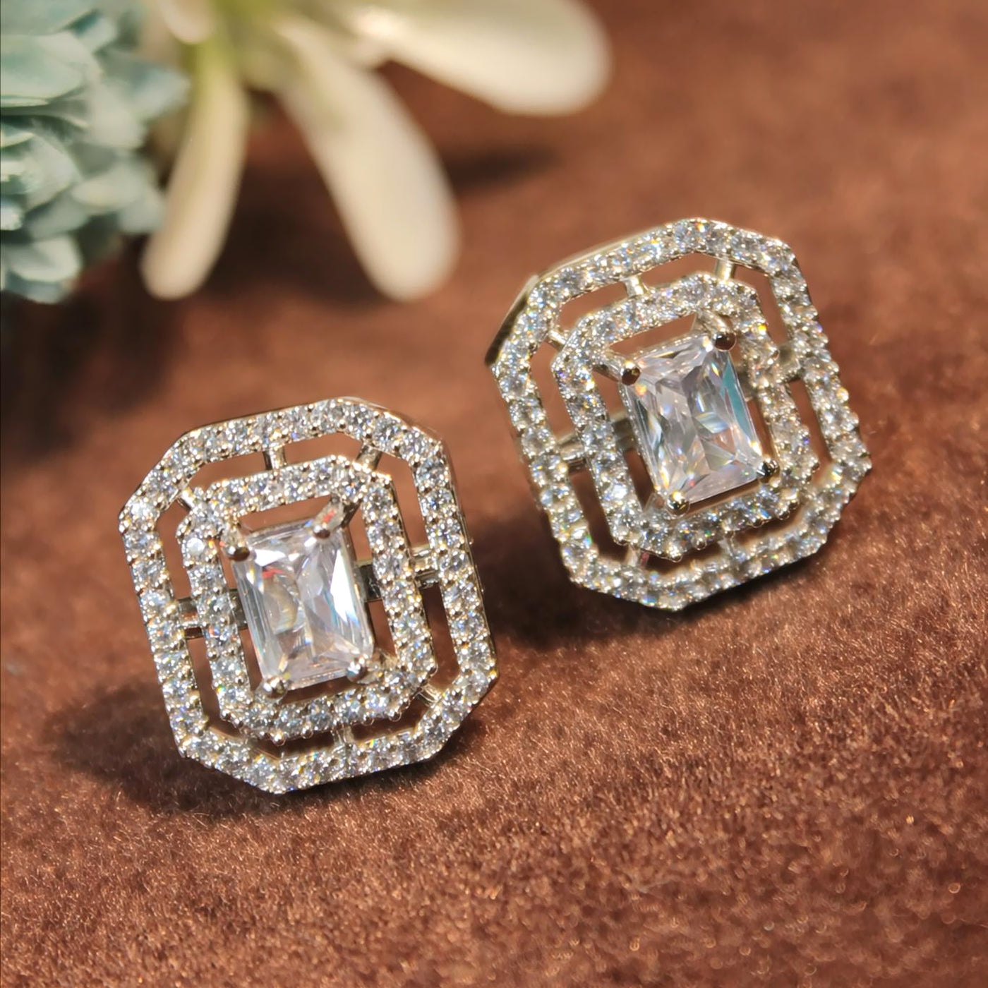 White Emerald-Cut Geometric Stud Earrings - SIA451423 _A