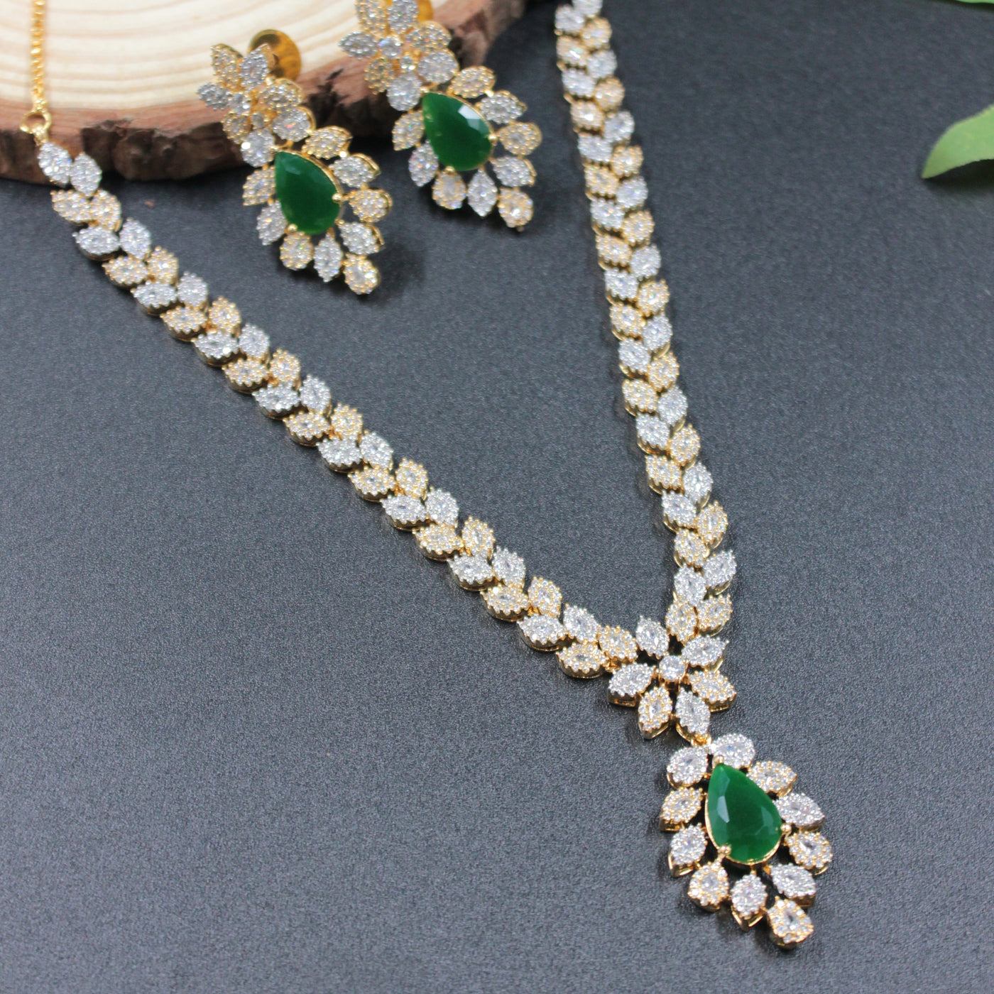 Emerald Green Teardrop Necklace Set with Leaf Design - SIA450105