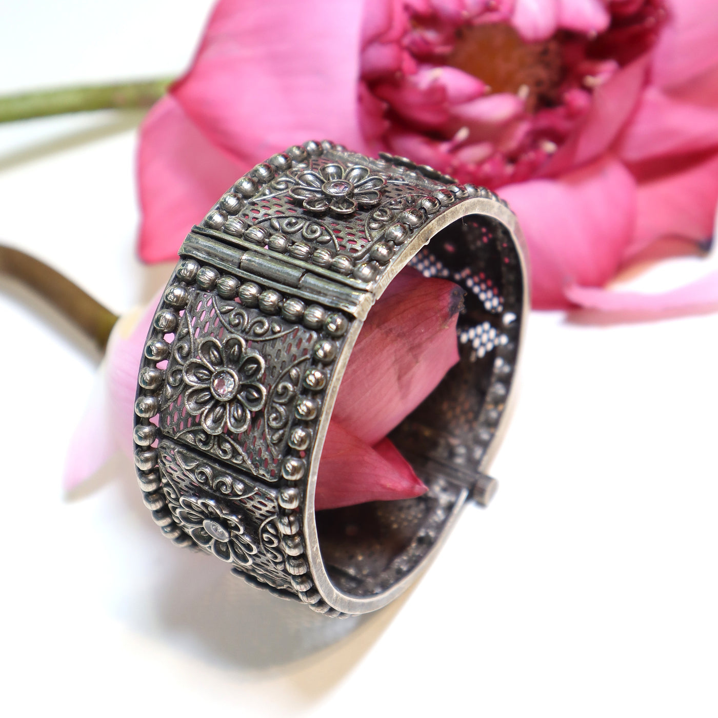 Floral Charm Bracelet in Tribal Silver Finish - SIA452154