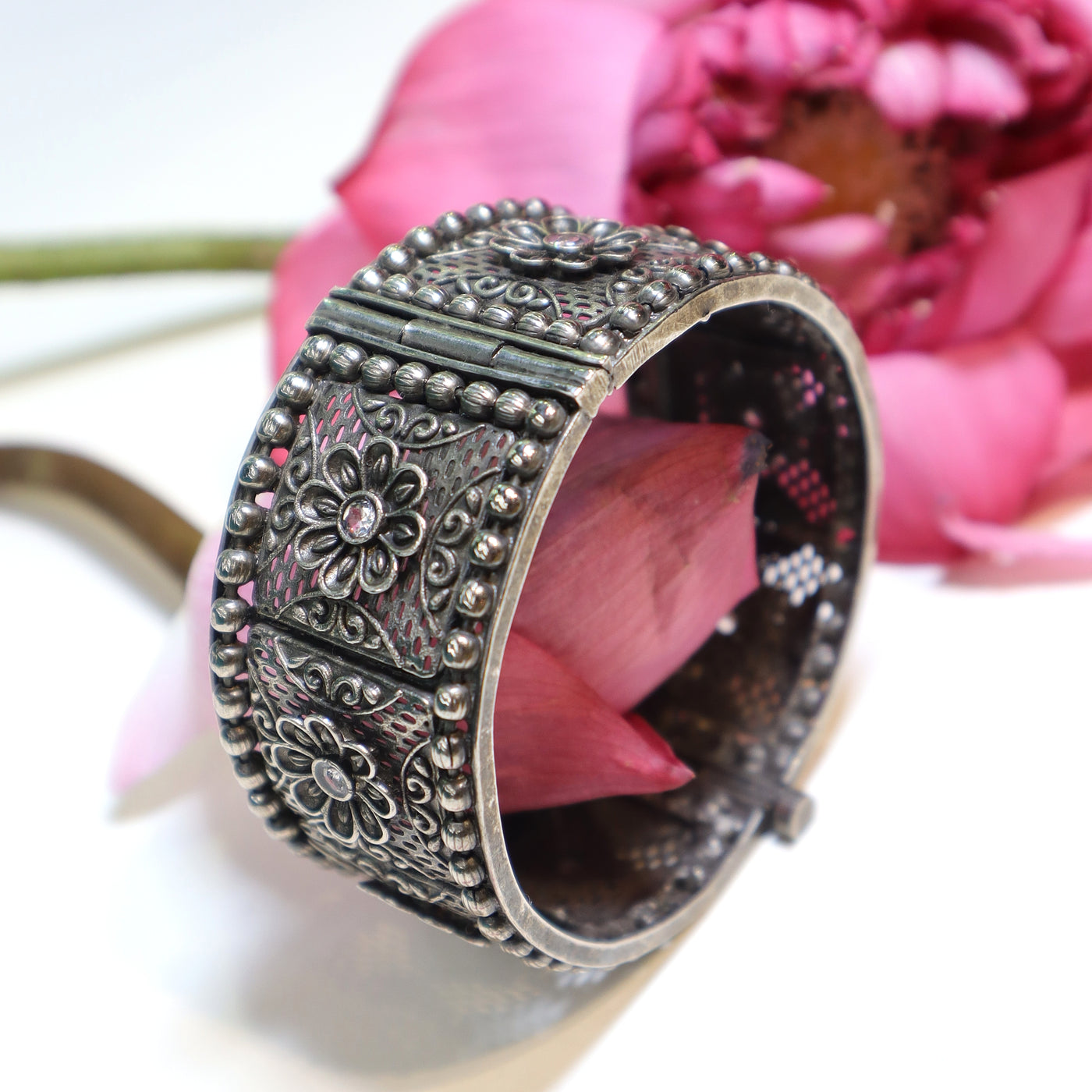 Floral Charm Bracelet in Tribal Silver Finish - SIA452154