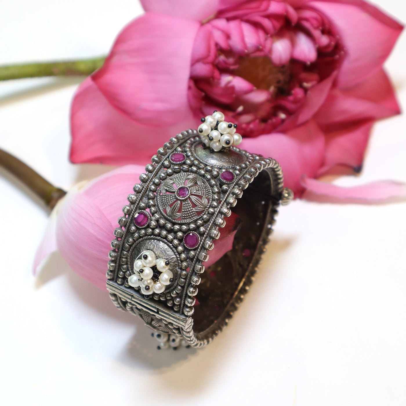 Oxidized Silver Ruby Pearl Kada - SIA452146