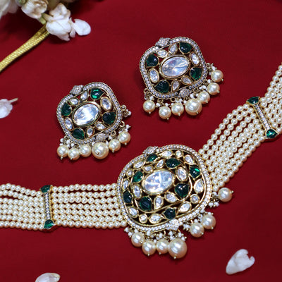 Emerald Green Kundan Pearl Choker Set with Stud Earrings - SIA452421