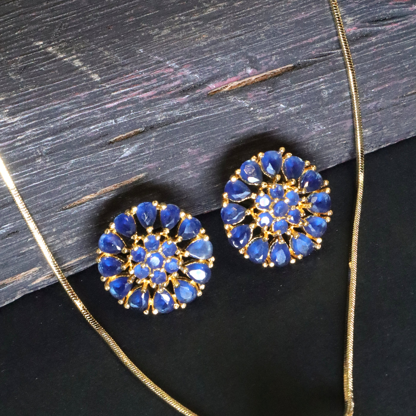 Gold-Toned Floral Pendant Set with Dark Blue Stones - SIA453080