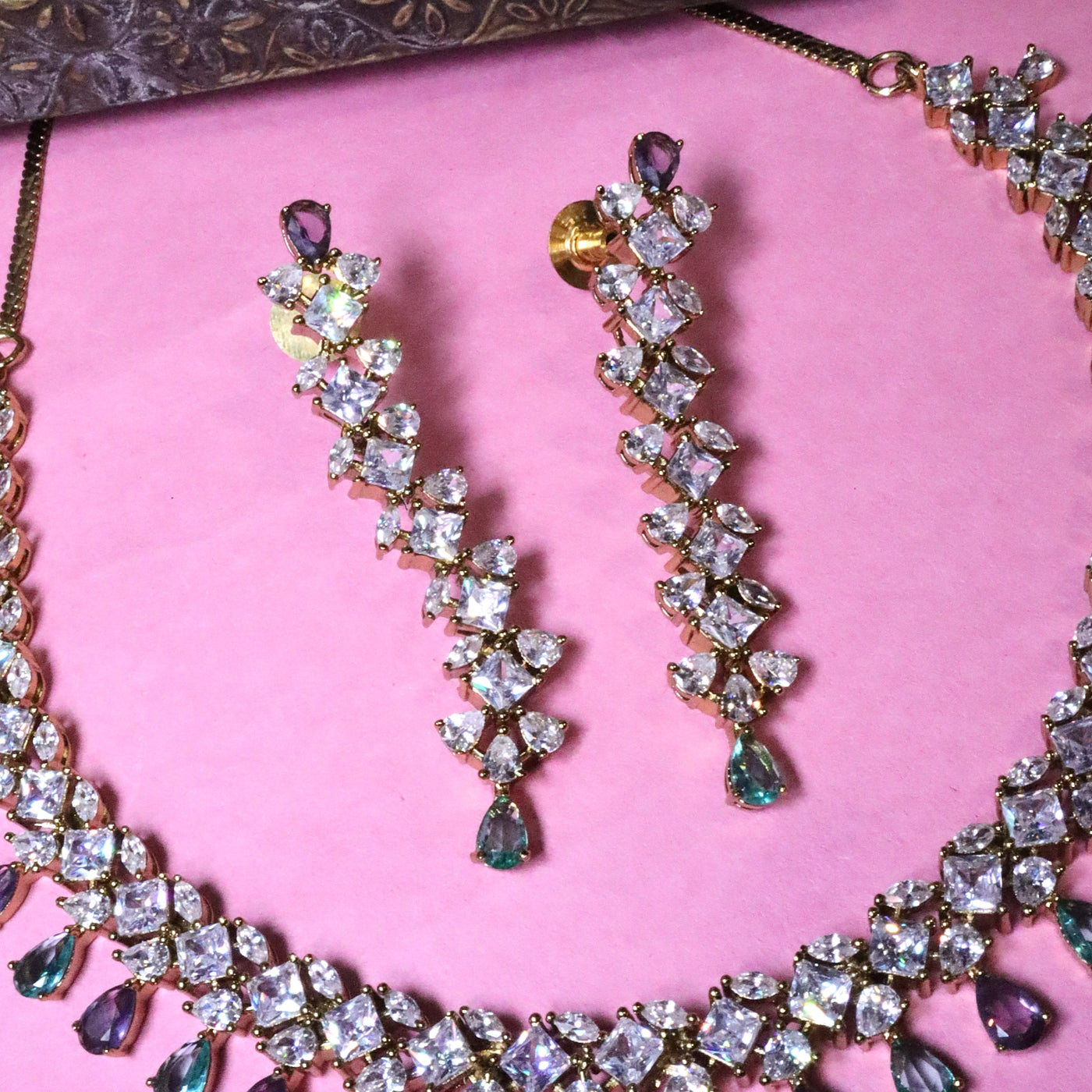 White and Multi-Shade Teardrop Stone Choker Necklace Set - SIA456141