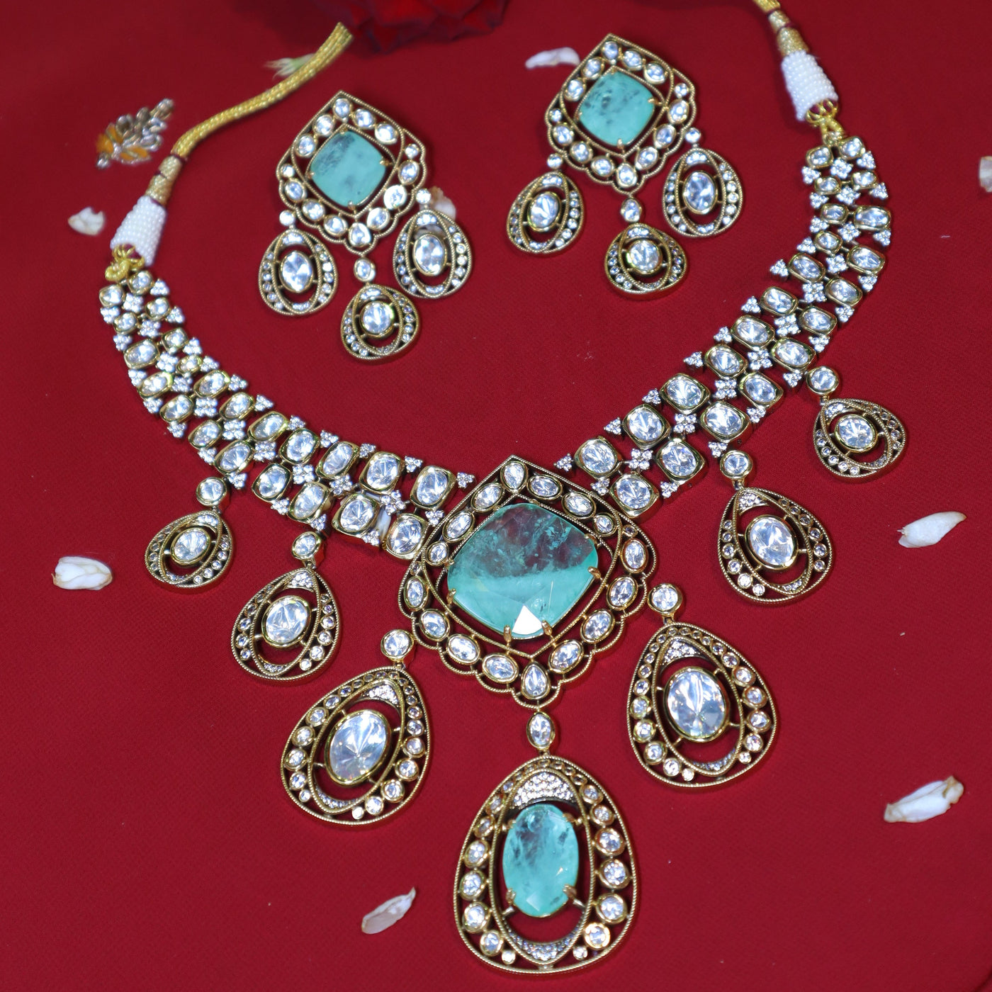Square Emerald Kundan Necklace Set with Teardrop Accents - SIA452397