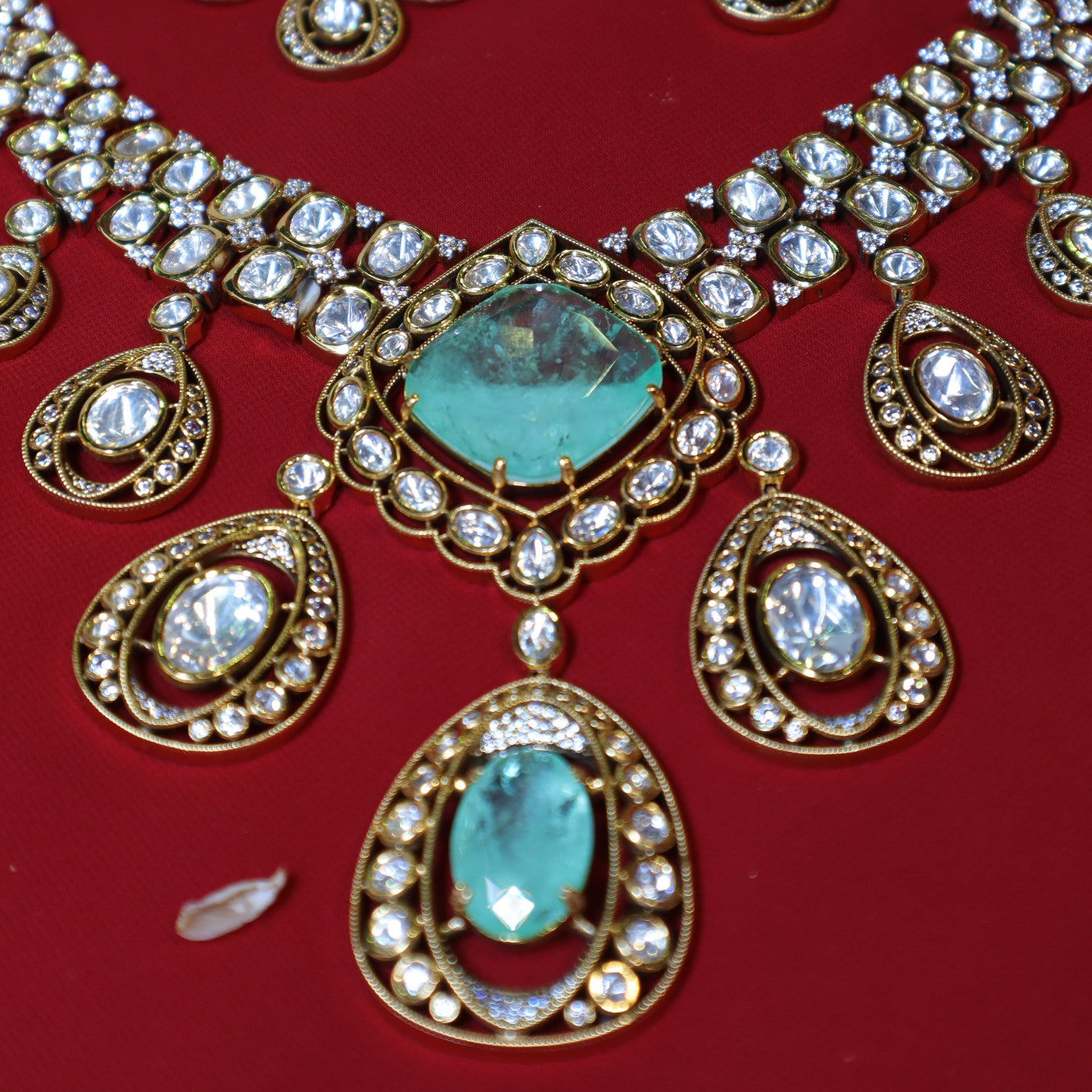 Square Emerald Kundan Necklace Set with Teardrop Accents - SIA452397