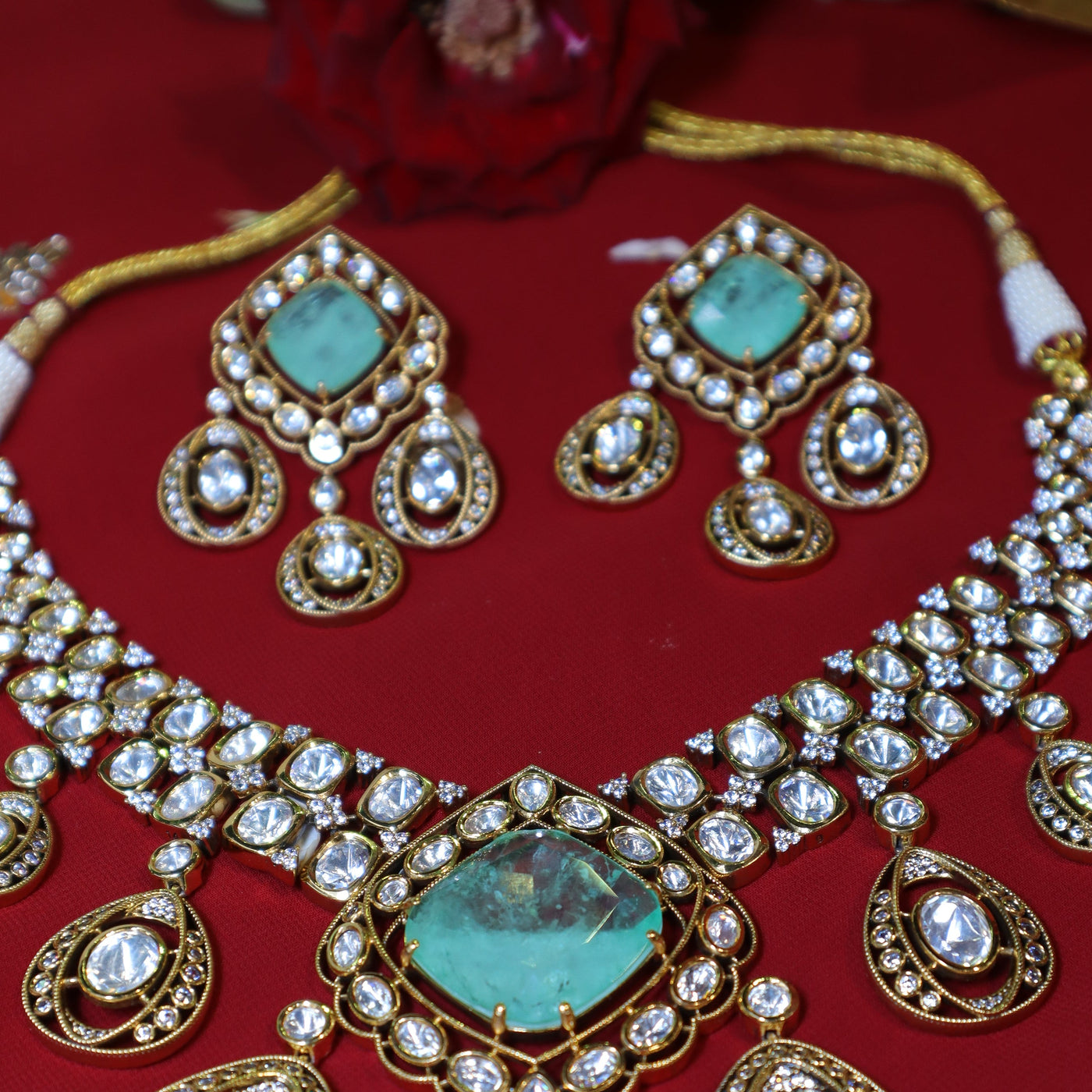 Square Emerald Kundan Necklace Set with Teardrop Accents - SIA452397