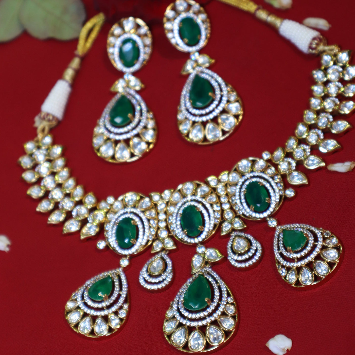 Emerald Green Kundan Necklace Set with Teardrop Earrings - SIA452427