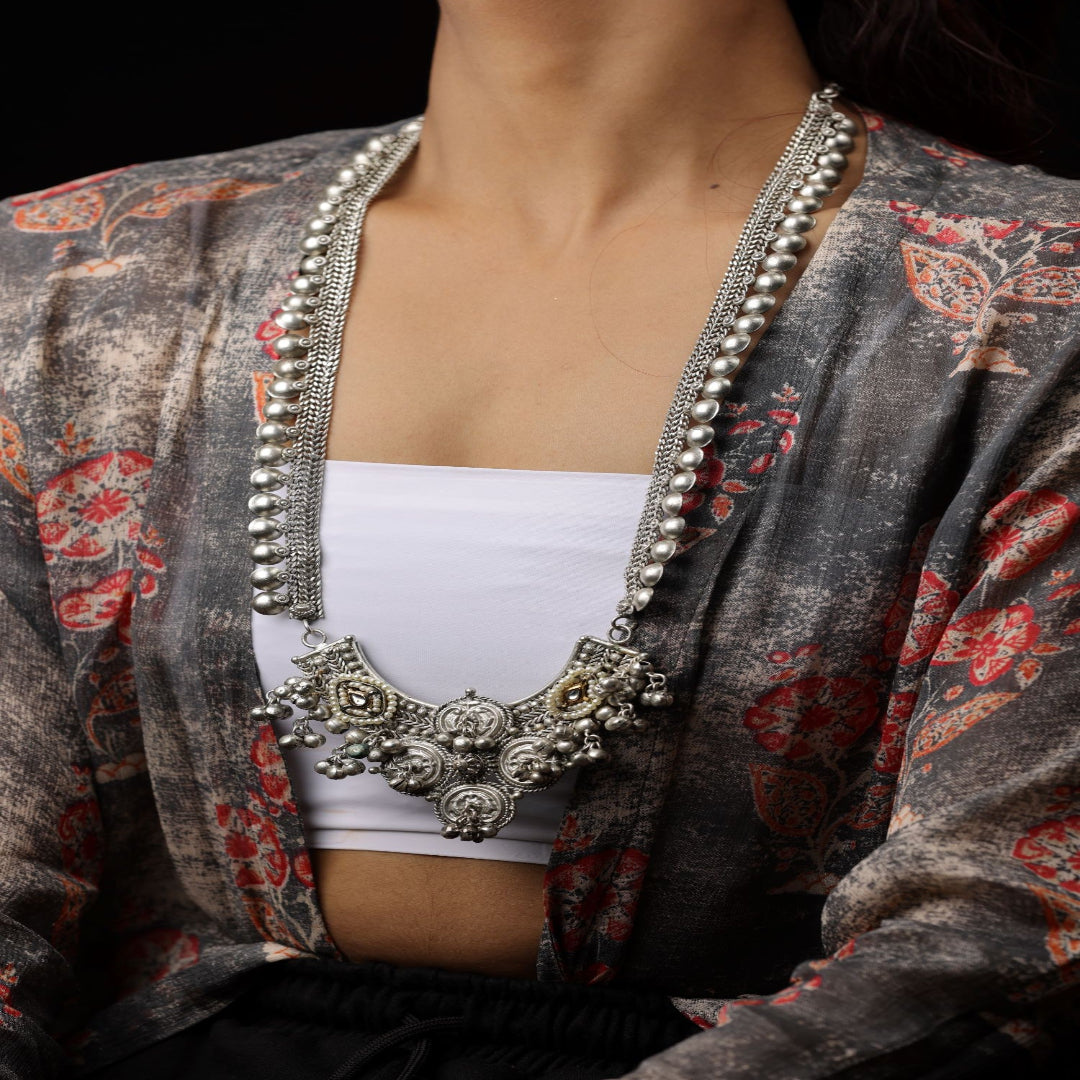 A long, dual-chain Neckpiece with a detailed ornate pendant - NRF363