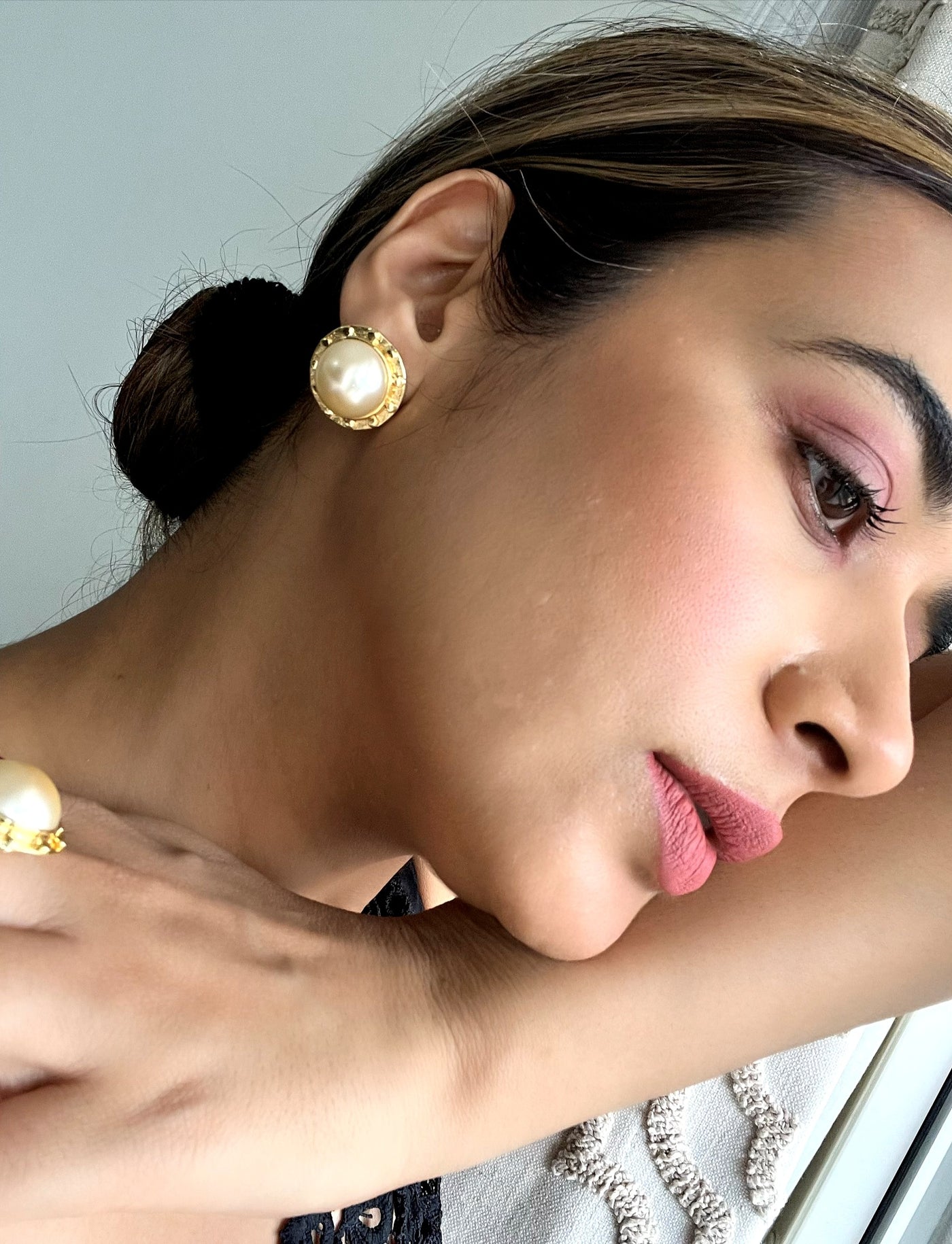 Pearl Luxe Studs - BBPELS1003