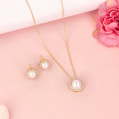 Gold Plated Delightful Pearl Pendant - SIA427609