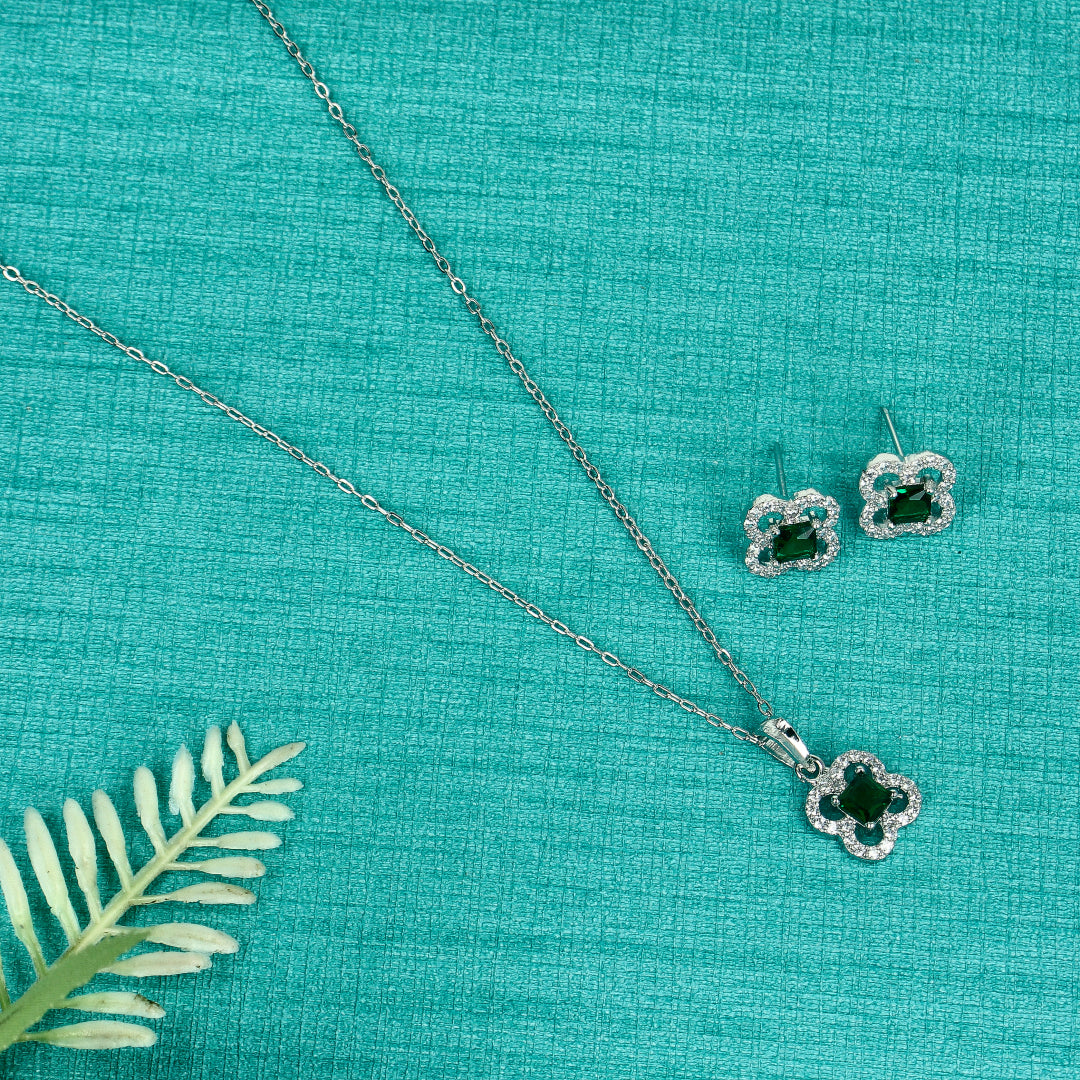 Diamond pendant Set with Emerald The Clover Blossom - SIA437919_C