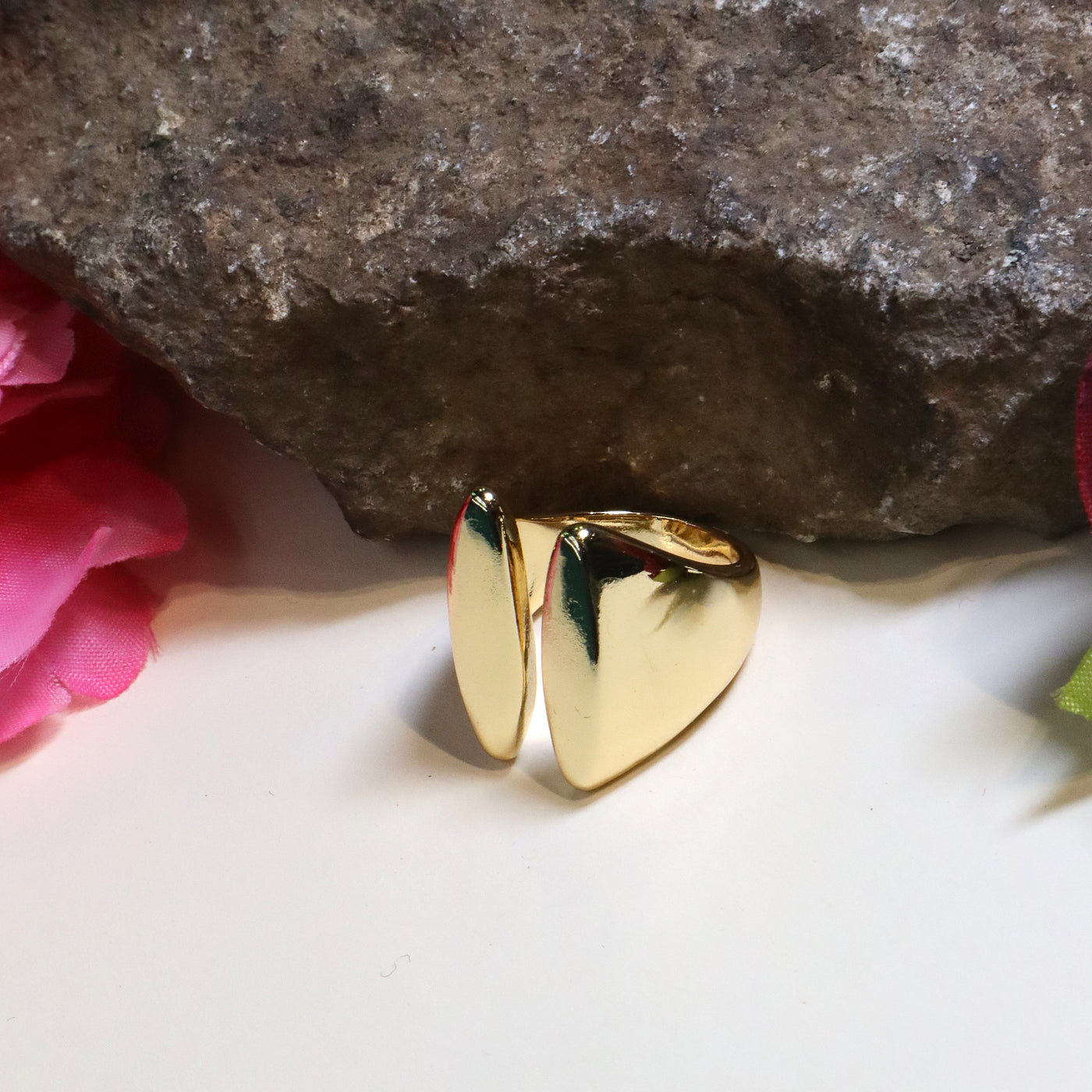 Sleek Gold-Toned Open Band Ring with Abstract Teardrop Design - SIA449687
