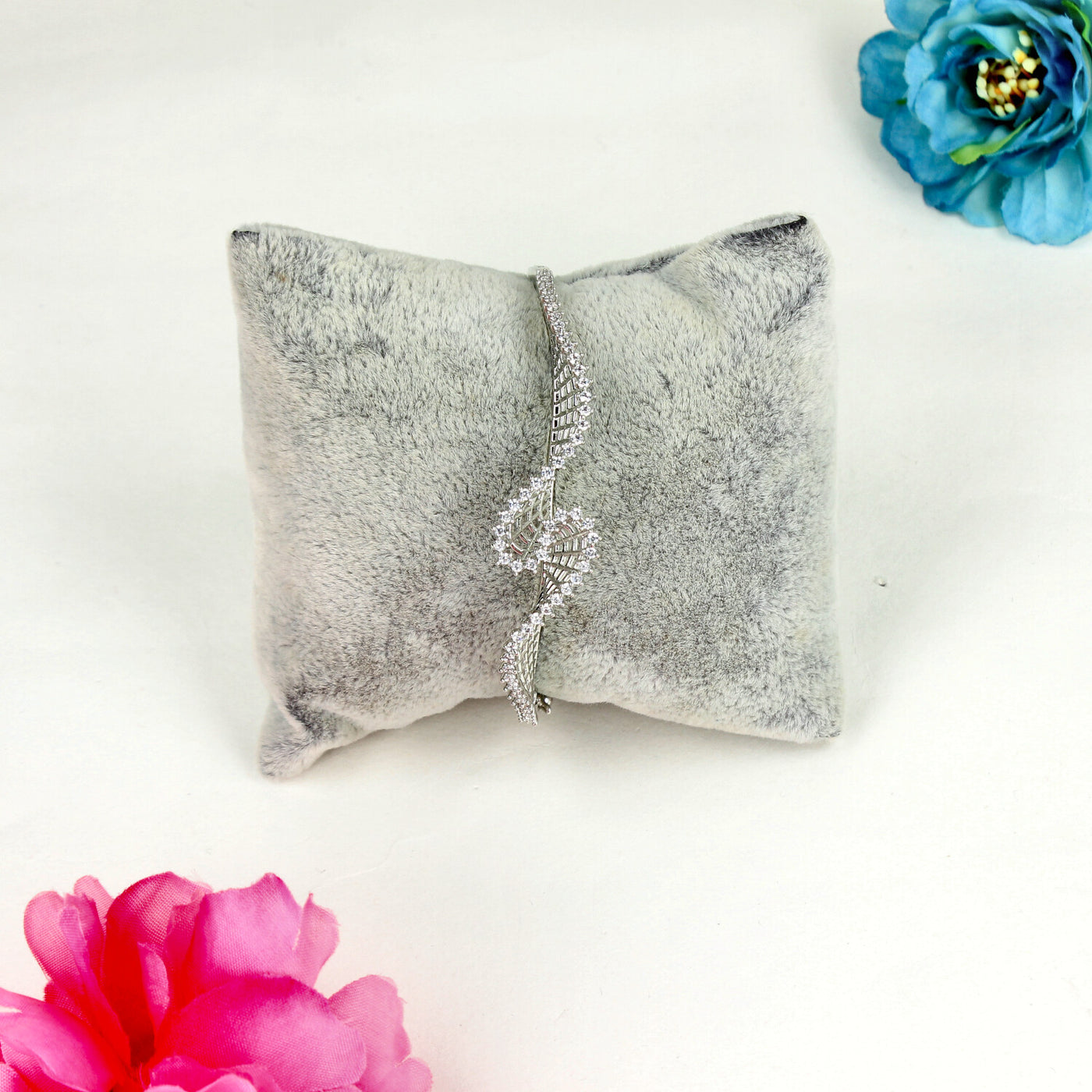 Elegant Silver Spiral Leaf Design Bracelet with Twisted Shape - SIA450497