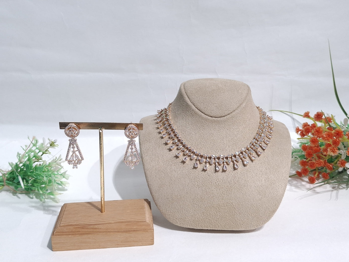 Rose Gold Choker with Clear Teardrop Charms and Matching Fan Earrings. - SIA450804