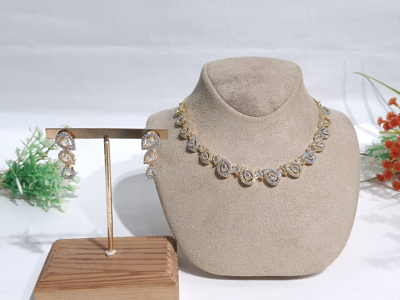 Gold Necklace with Clear Crystal Teardrops & Matching Earrings. - SIA450805_A