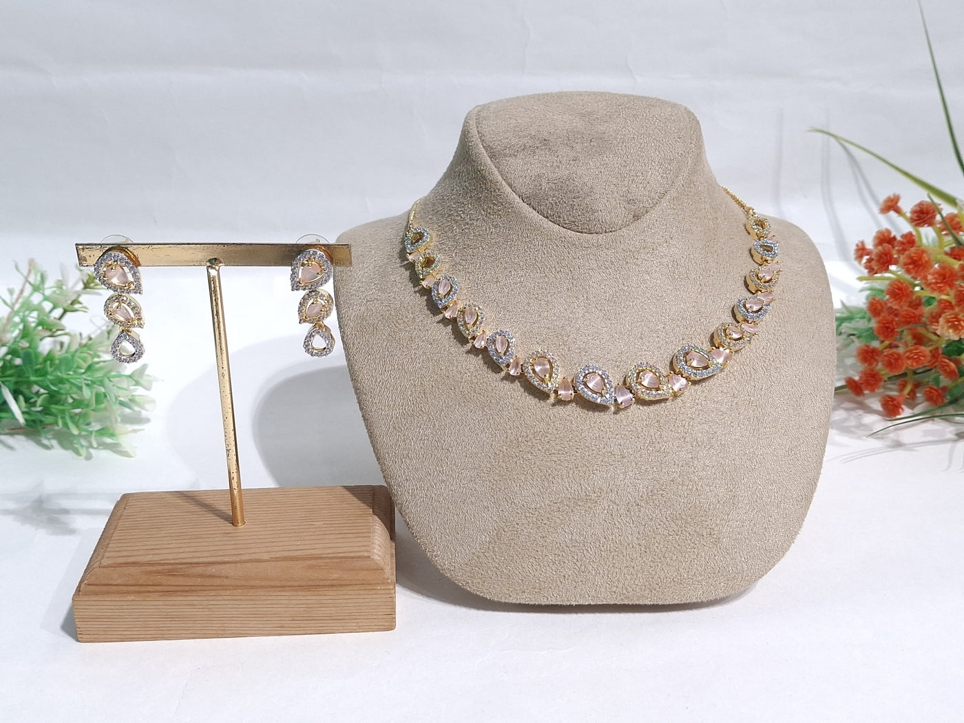Gold Necklace with Pink & Clear Teardrops and Matching Earrings. - SIA450805_B