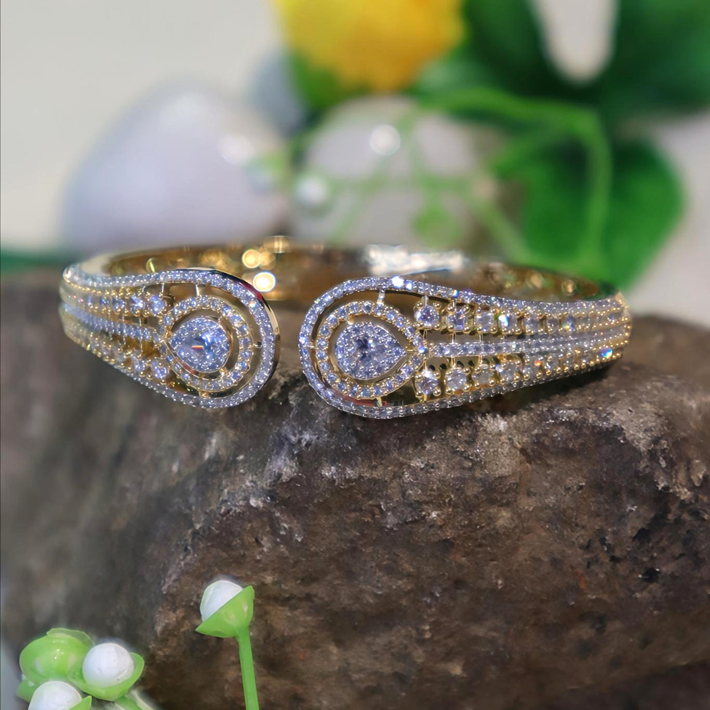 Gold Diamond Pear-Shaped Openwork Bracelet - SIA450933