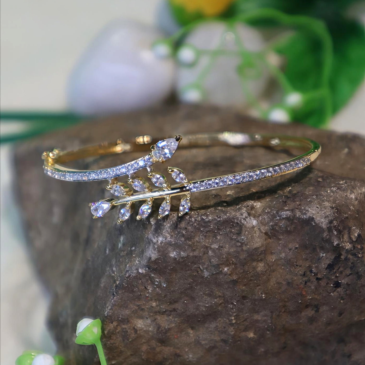 Golden Arrow Leaf Bracelet - SIA450980