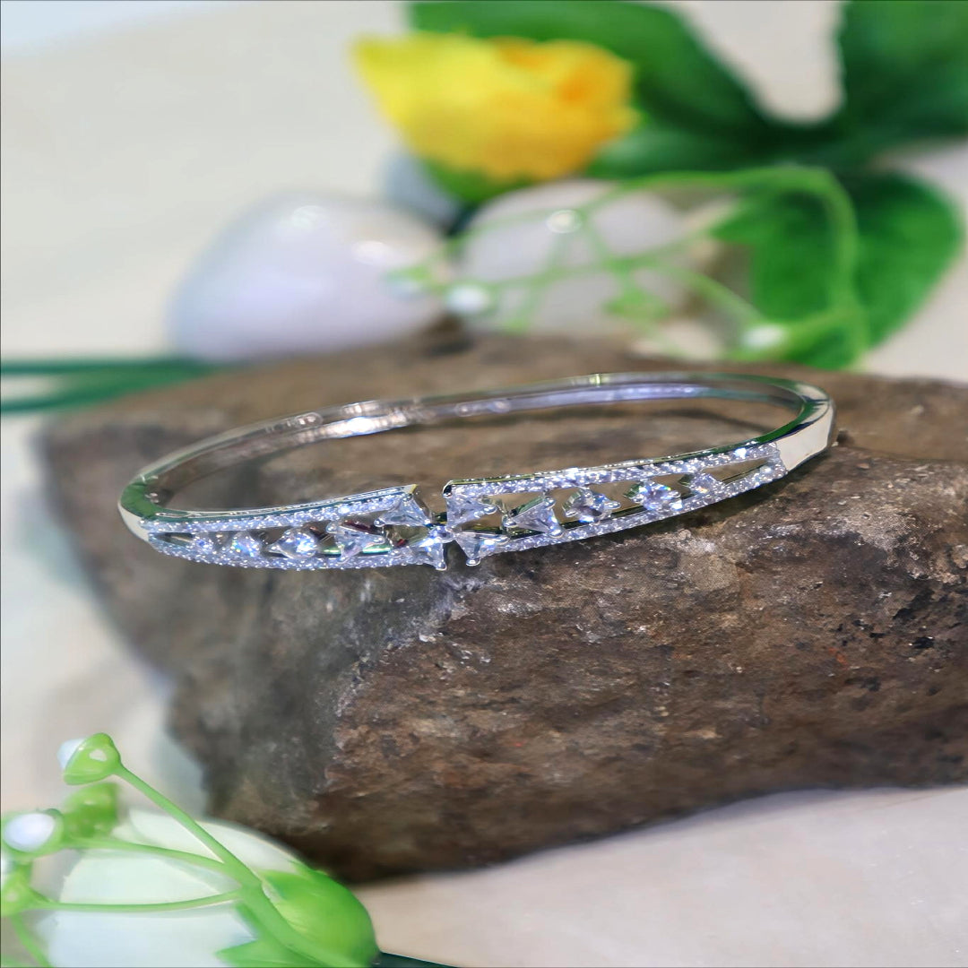 Silver-Toned Triangle CZ Oval Bracelet - SIA450985