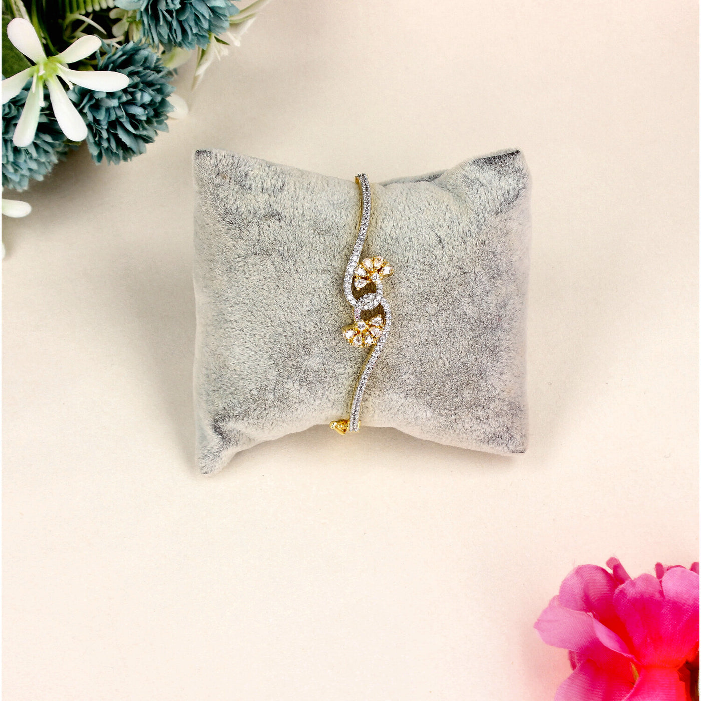 Golden Bloom Floral Bracelet - SIA451407