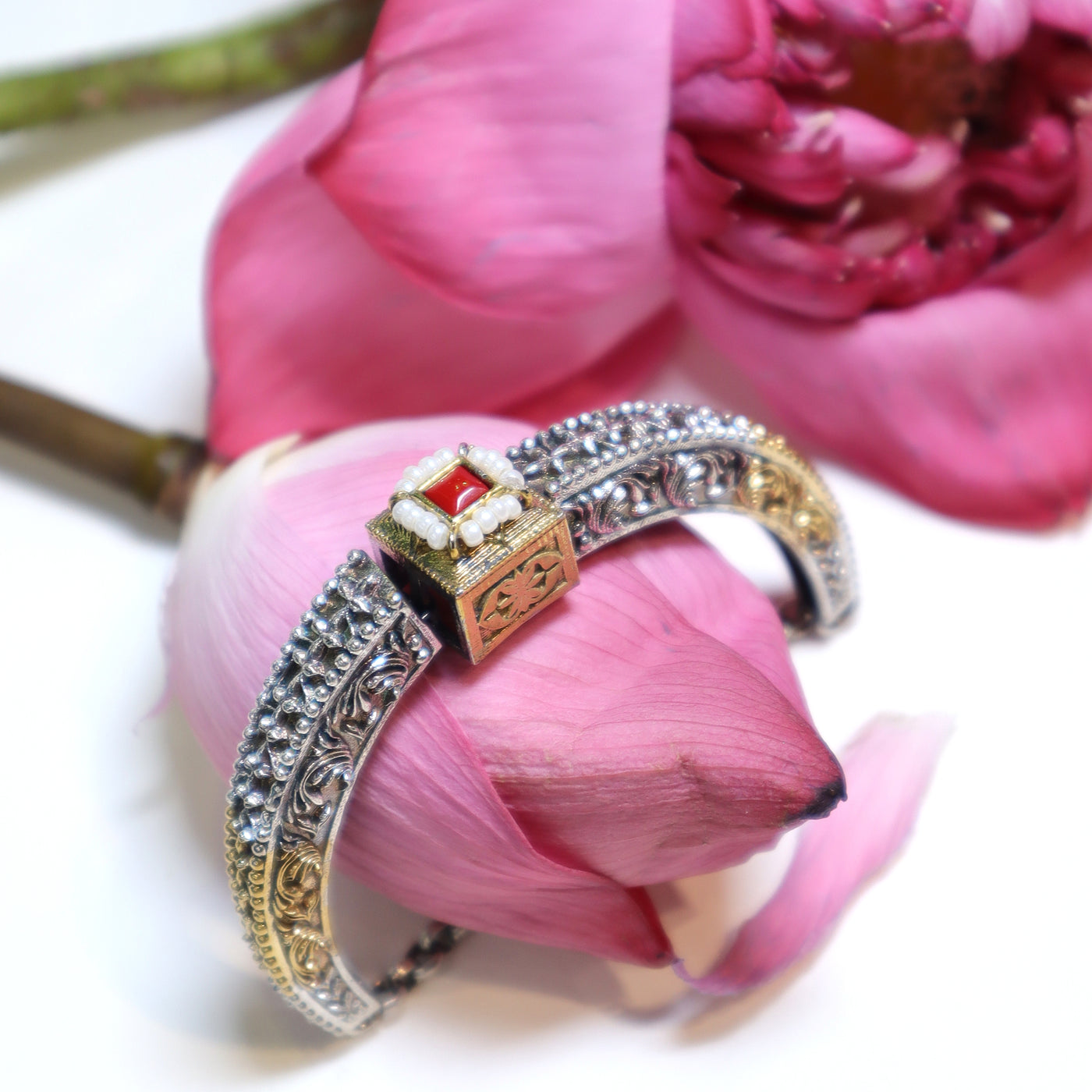Dual-Tone Bracelet with Turquoise & Pearl Detail - SIA452162_A