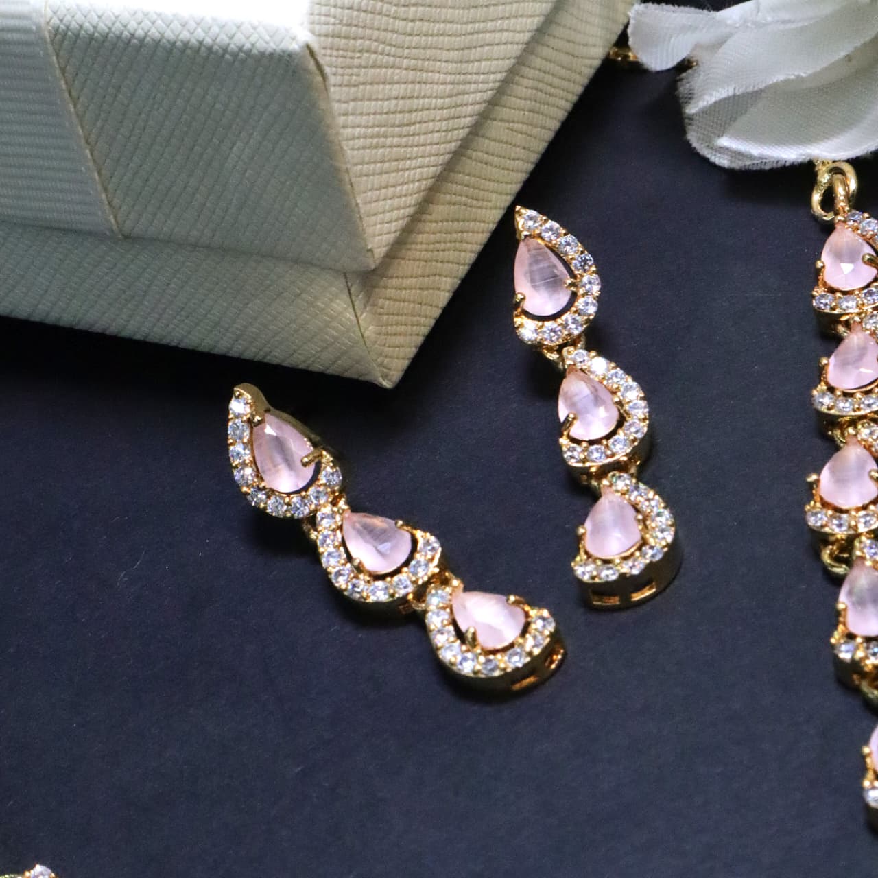 Blush Pink Teardrop Choker Set - SIA453049