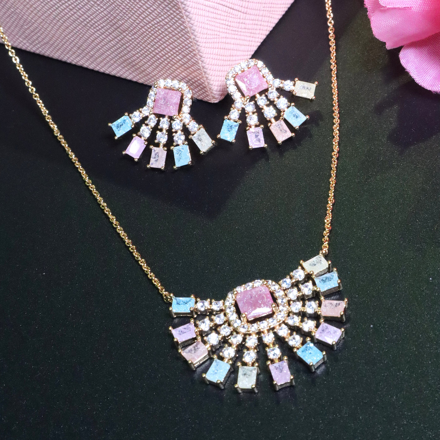 Pastel Geometric Fan-Shaped Pendant Set in Gold Tone - SIA453437