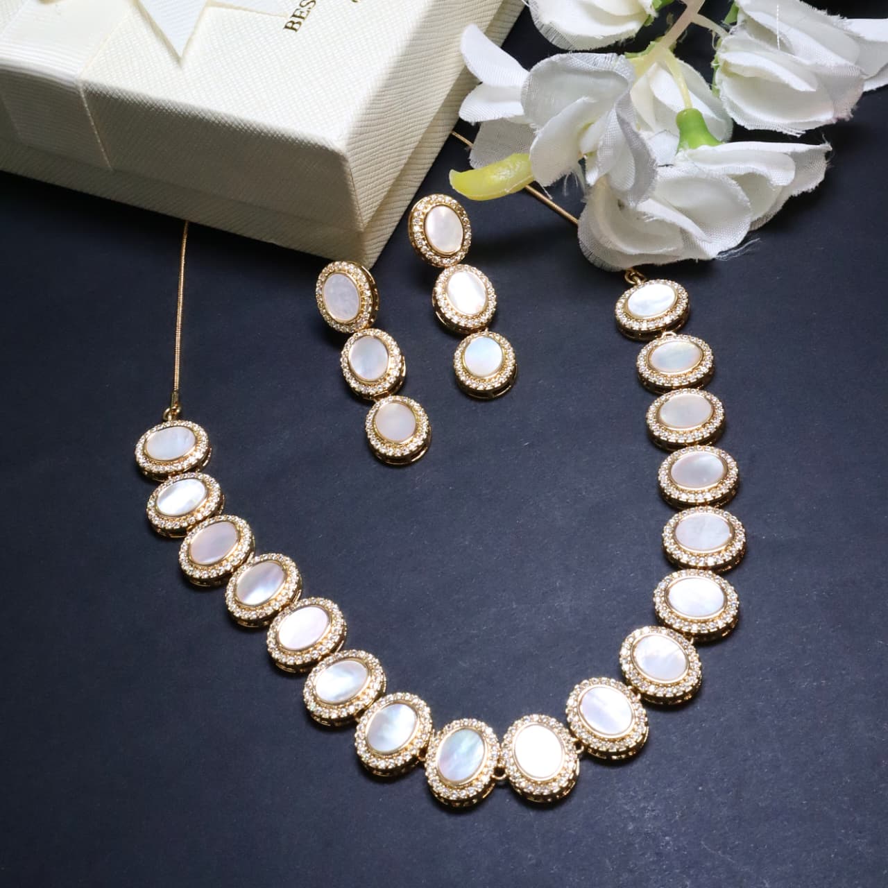 Oval Mother of Pearl Choker Set - SIA453720