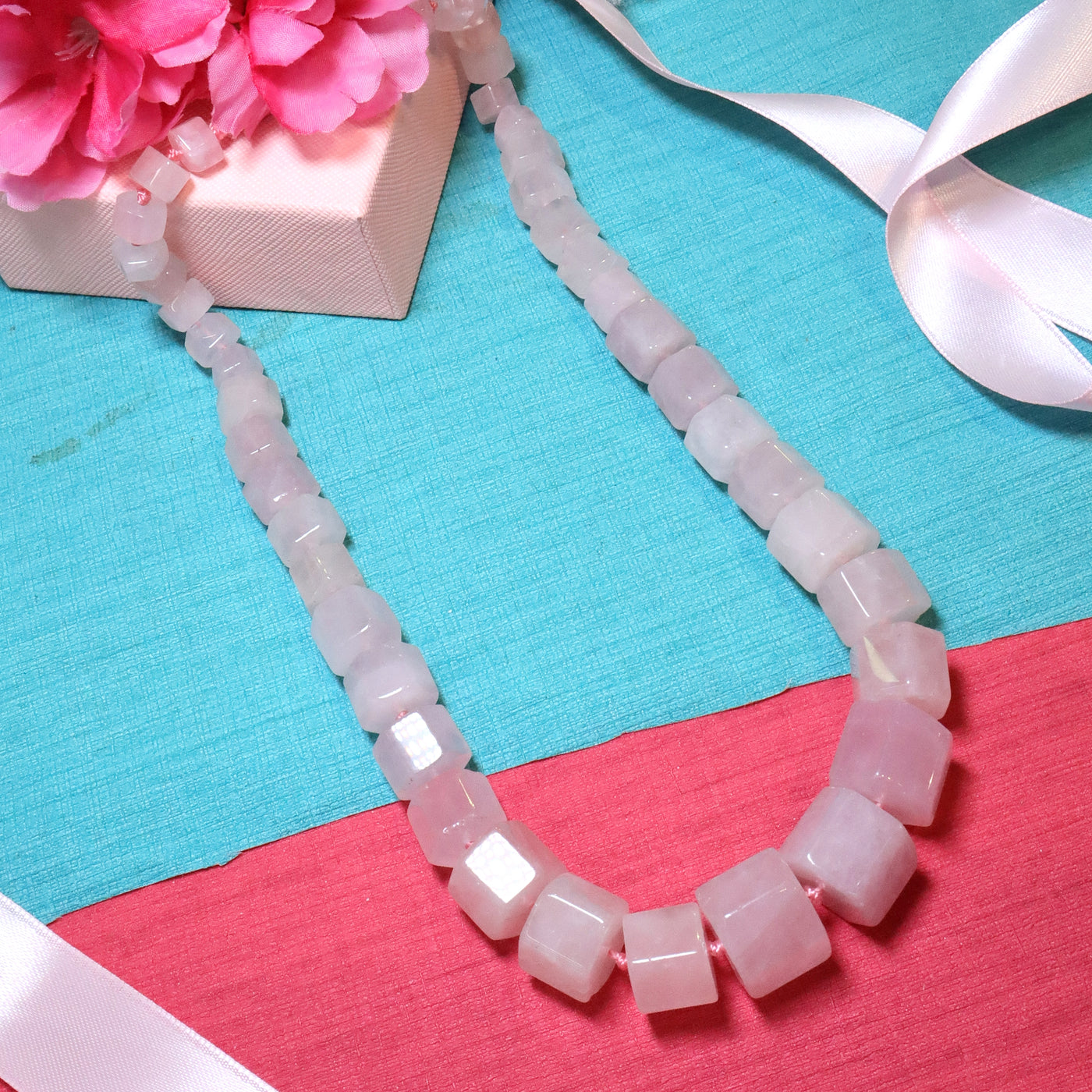 Single-Strand Pale Pink Necklace with Cube-Shaped Beads - SIA453778 _C