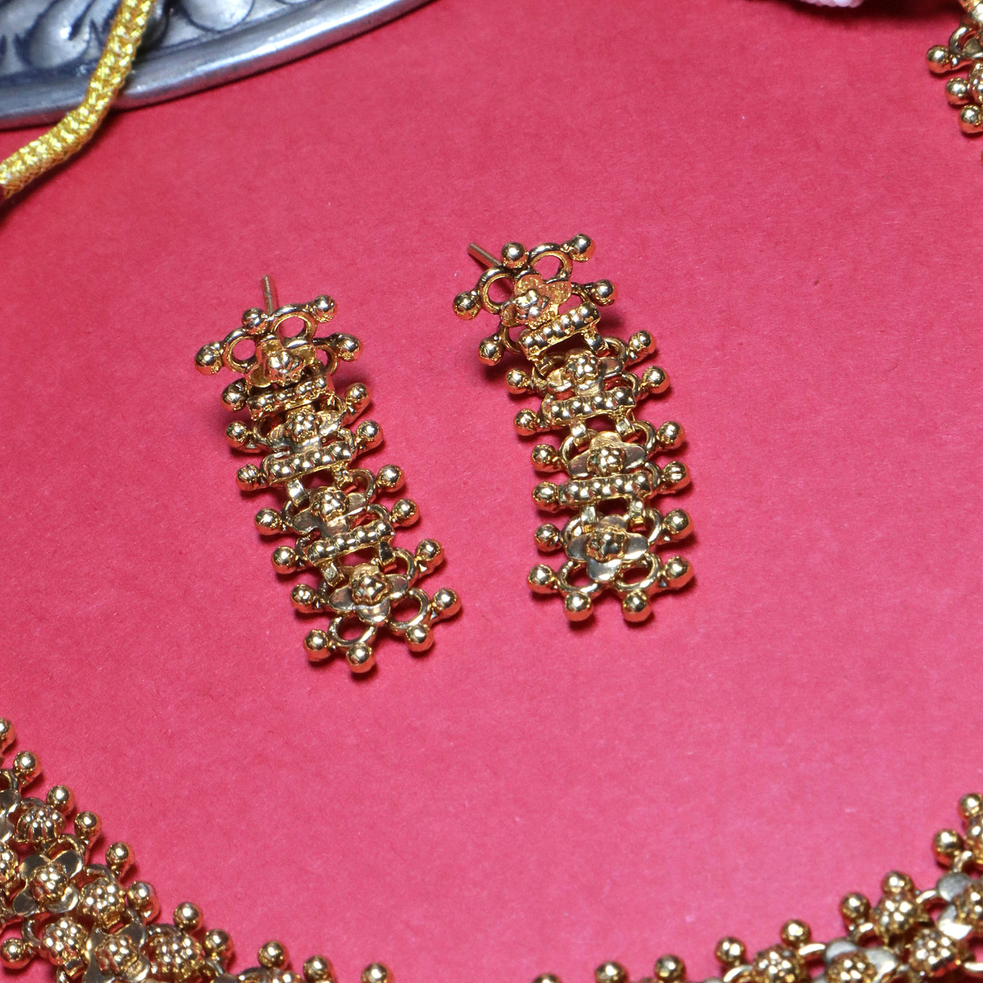 Floral Pattern Antique Gold Necklace Set with Rectangular Earrings - SIA454062