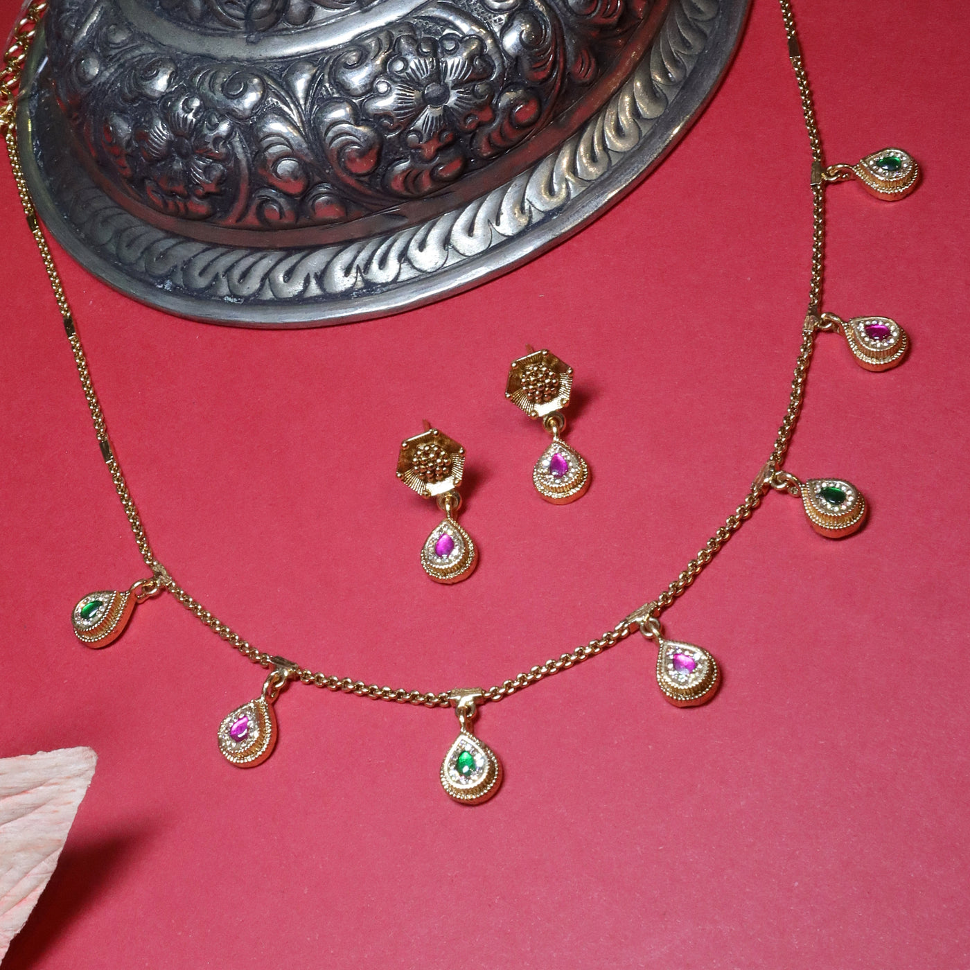 Gold Chain Necklace with Dual-Tone Teardrop Design - SIA454065