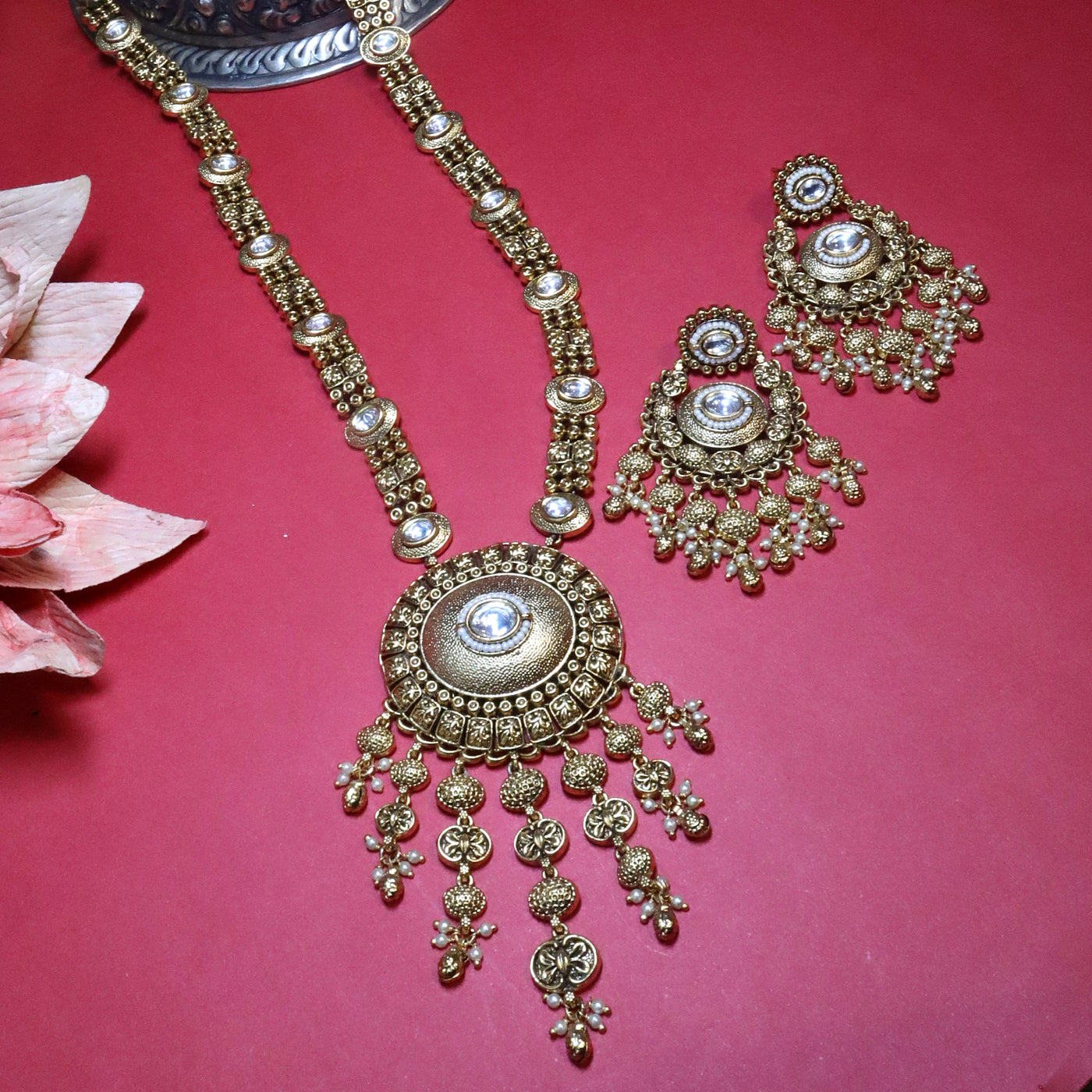 Traditional Gold Circular Kundan Necklace Set - SIA454073