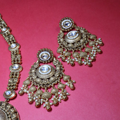 Traditional Gold Circular Kundan Necklace Set - SIA454073